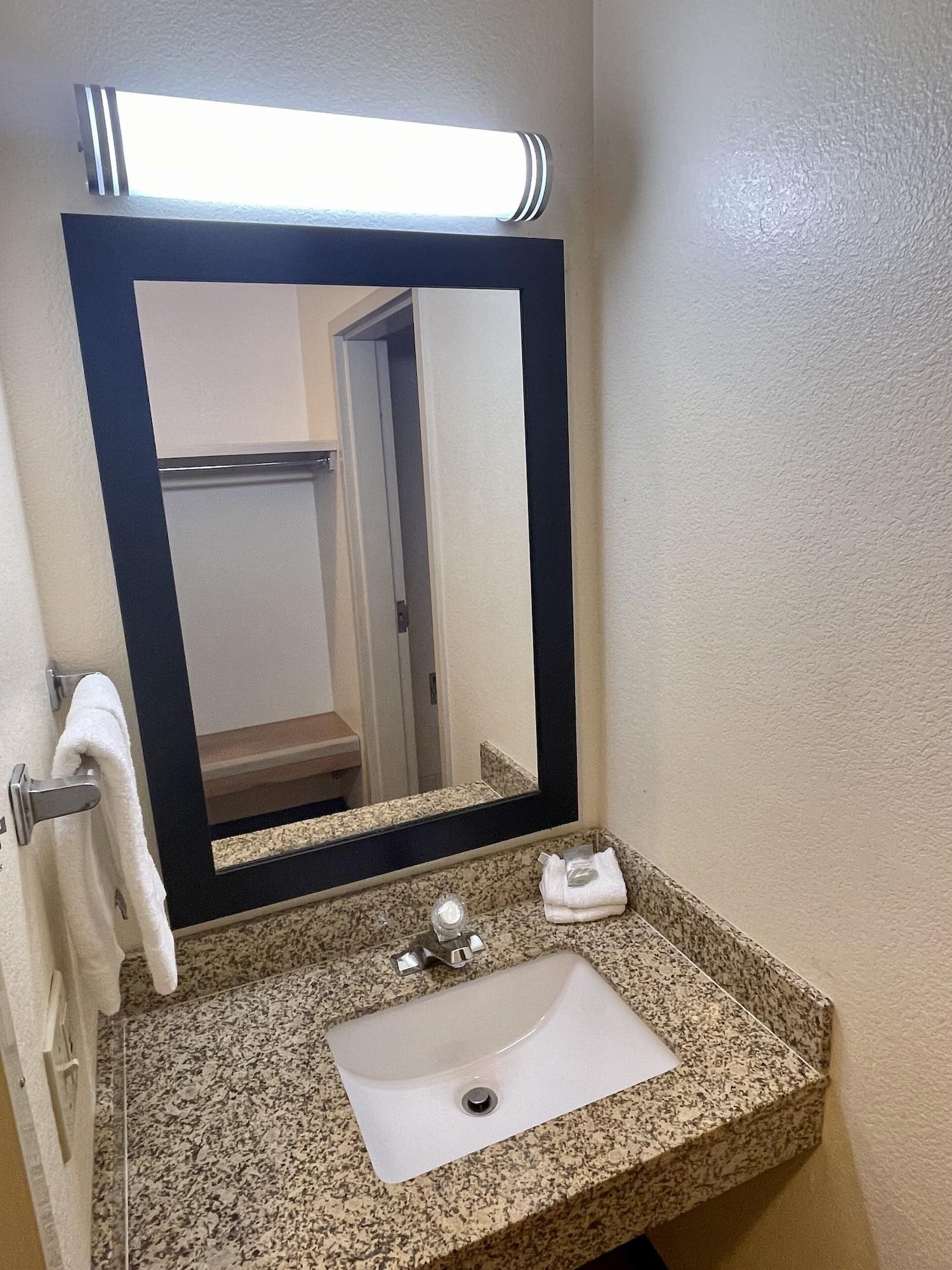 Red Roof Inn Clyde מראה חיצוני תמונה