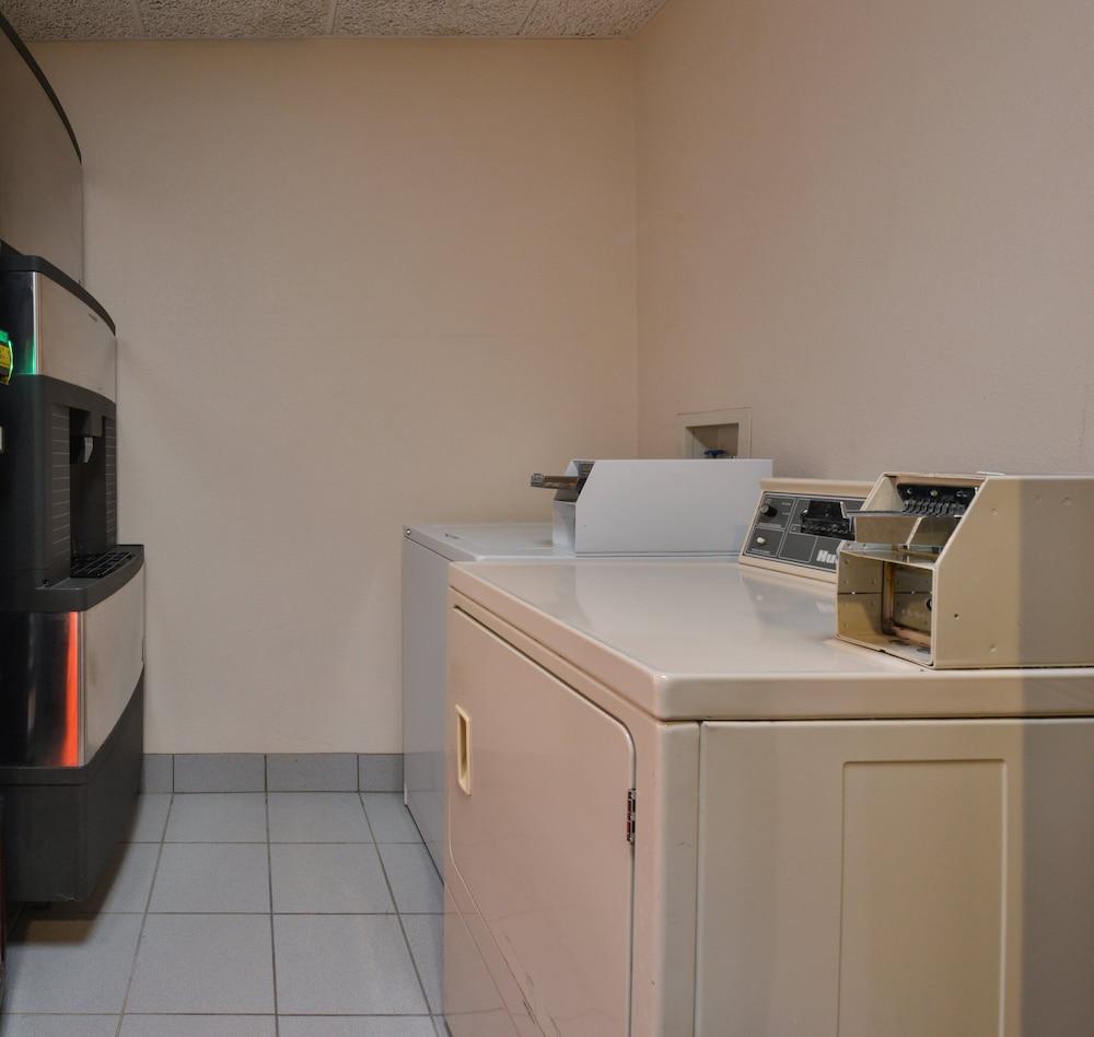Red Roof Inn Clyde מראה חיצוני תמונה