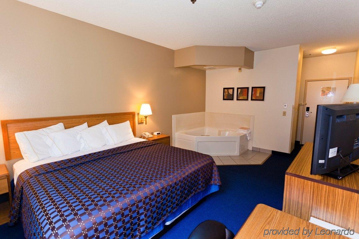 Red Roof Inn Clyde מראה חיצוני תמונה
